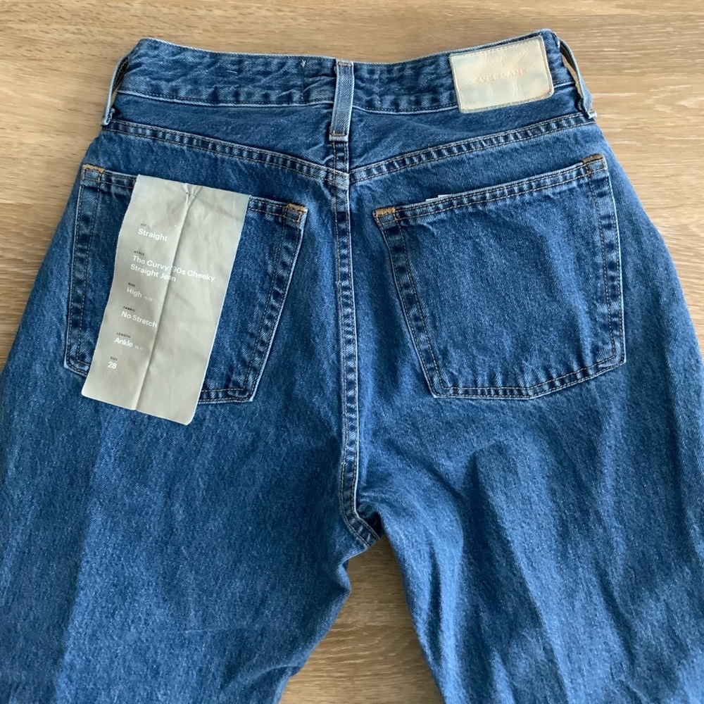 The Curvy 90s Cheeky Straight Jean